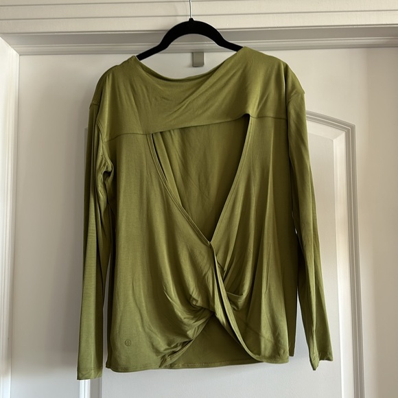 Lululemon Open Back Long Sleeve Shirt - Picture 4 of 5
